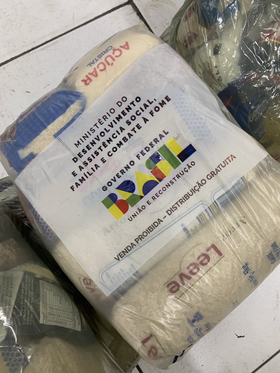 O momento é de união e de solidariedade. Espalhar fake news é crime e uma covardia contra o povo do Rio Grande do Sul. Ontem publicamos uma portaria para facilitar a chegada no Brasil de doações de produtos usados, como itens de vestuário e até mesmo máquinas e equipamentos,