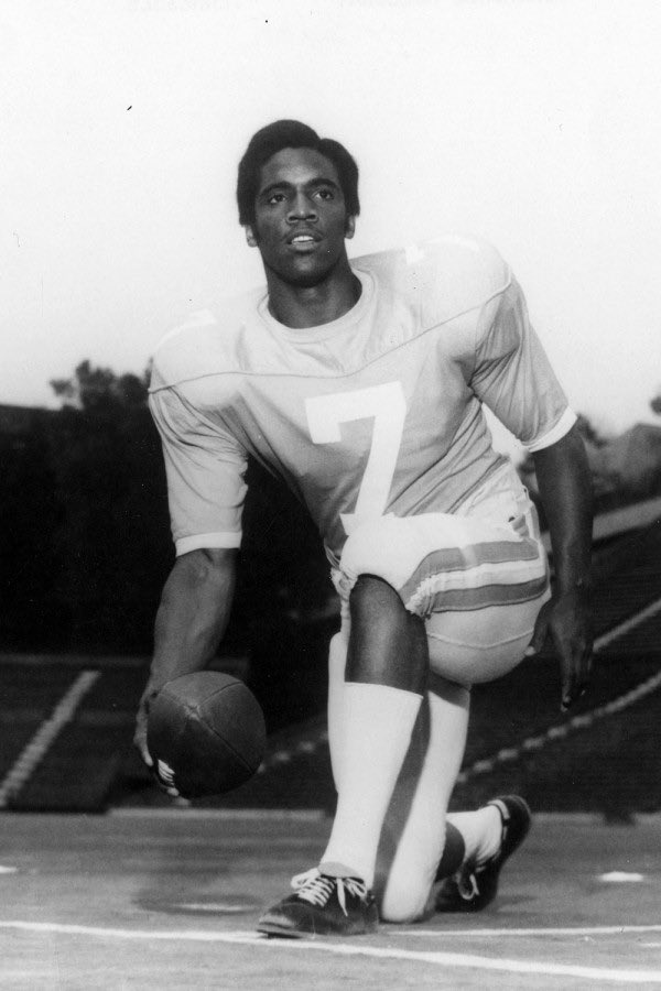 themudkid's tweet photo. @itsmedubble_d Condredge Holloway, “The Artful Dodger” - went to my first game in 73/74 at UT. (Stanley Morgan also played.) Briefly a Vol fan in my childhood days til I moved to Tally and saw my first Noles game with @RealCharlieWard in 93! https://t.co/nnKXnWUuta