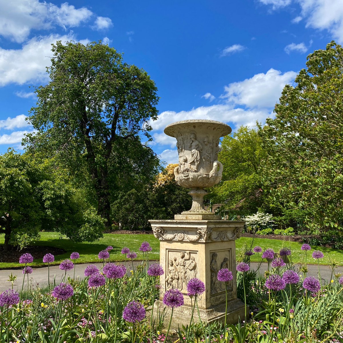 LadyMaryCoke's tweet photo. A gorgeous day at Kew followed by a gorgeous cocktail at No.1a Duke St. https://t.co/Yisz93Cdu5