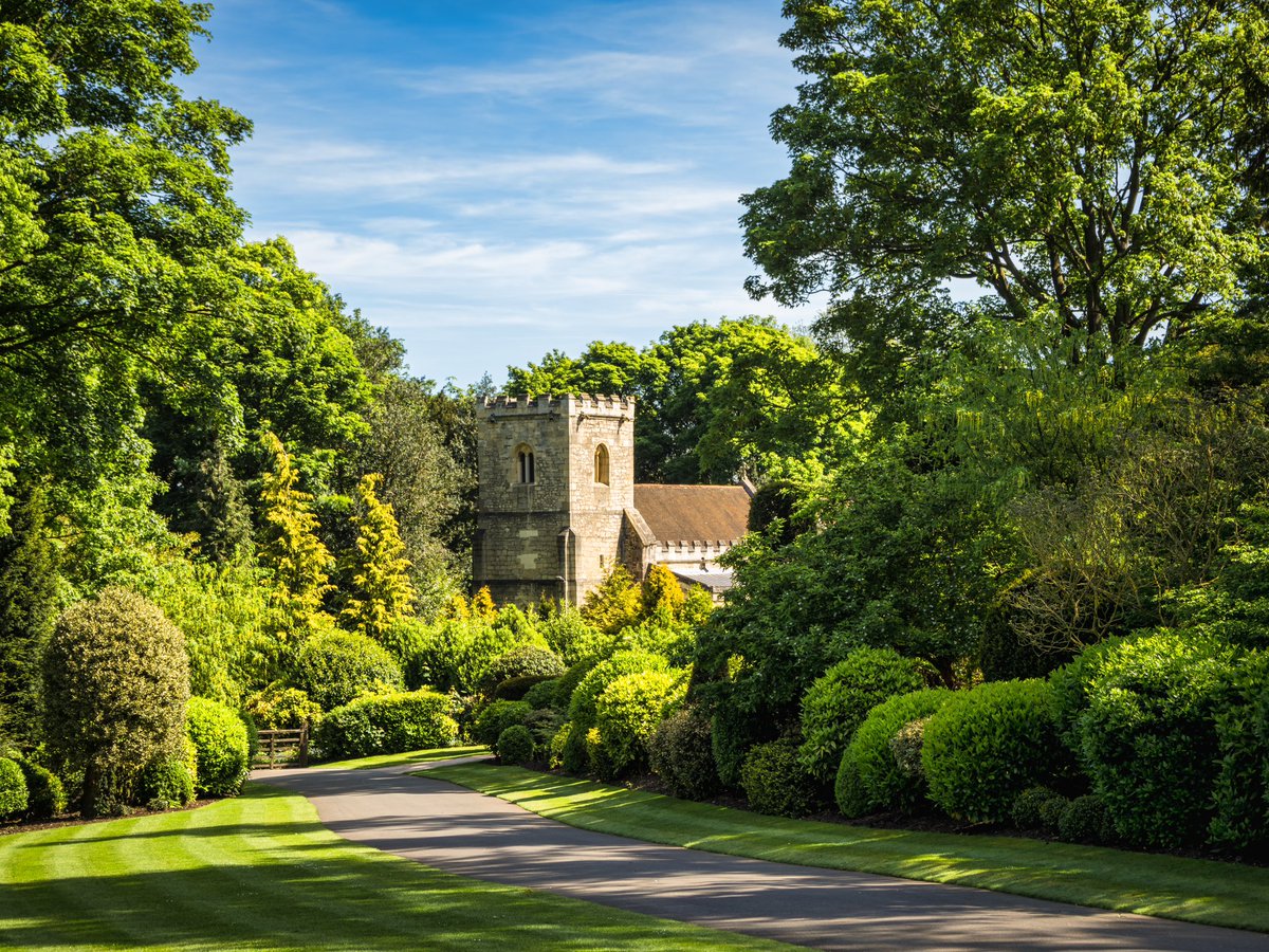 Spent a nice morning walking around Brodsworth hall and gardens @englishheritage , it was lovely and warm and really tasty bacon butty #englishheritage #brodsworthhall #naturephotography #statleyhome #scenicbritain #OMsystem