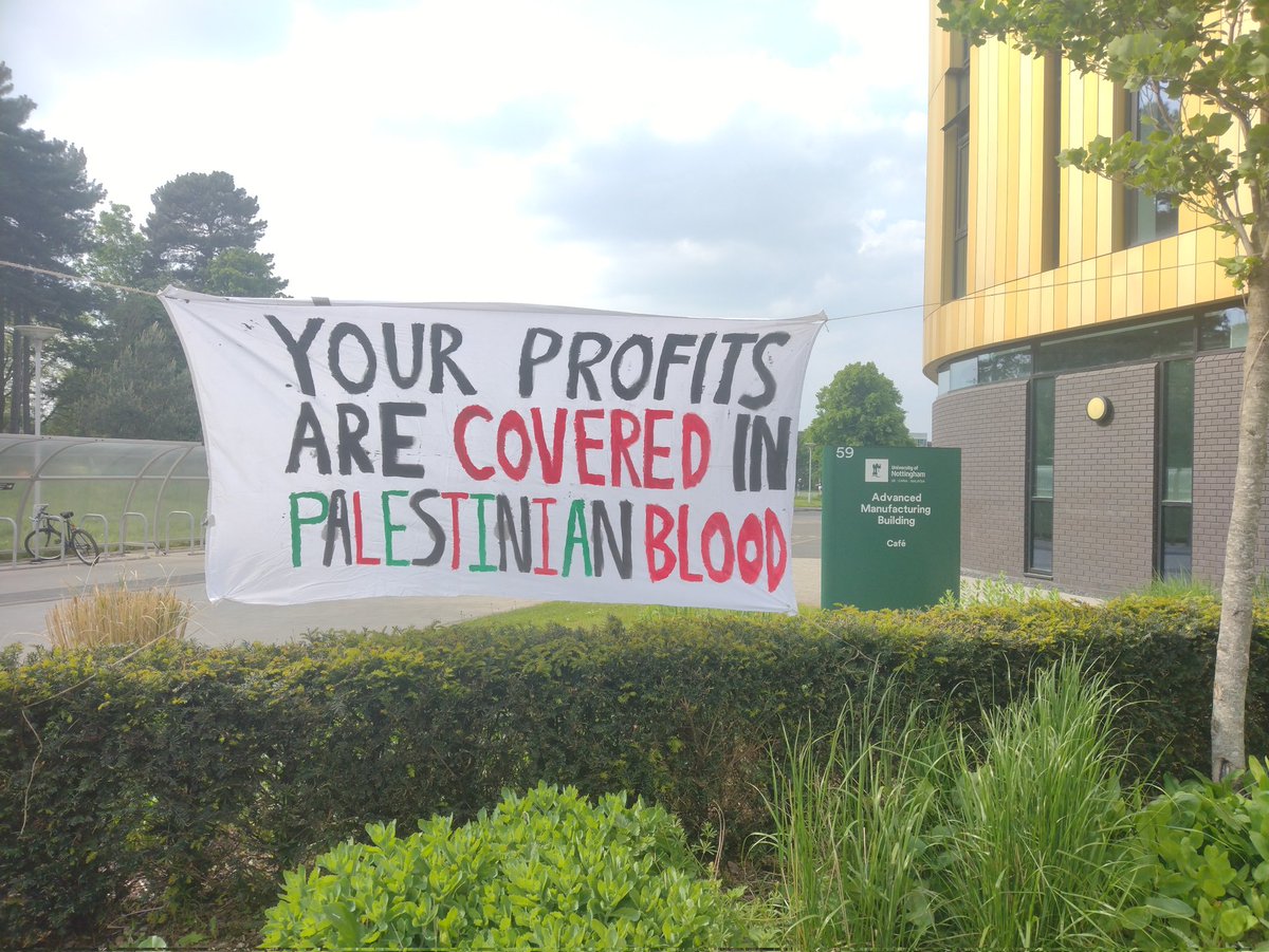 Students at @UniofNottingham have formed an encampment outside the Advanced Materials Building, protesting the Uni's involvement with the companies supplying Israel. Follow @NottsPalCamp for the latest news. 1/3