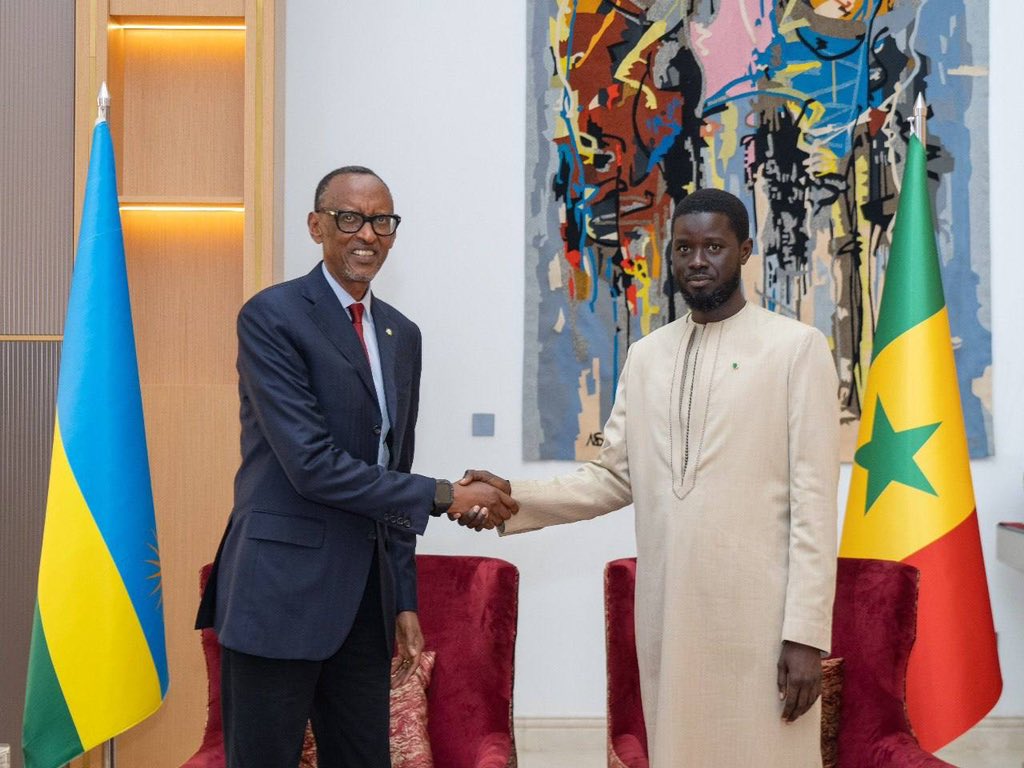 À Dakar pour une visite de travail, S.E @PaulKagame a été chaleureusement accueilli par le @PR_Diomaye, avec tous les honneurs militaires.

Au programme de cette visite, des entretiens dans le but de renforcer les relations d'amitié fraternelle et de coopération entre les 2 pays.