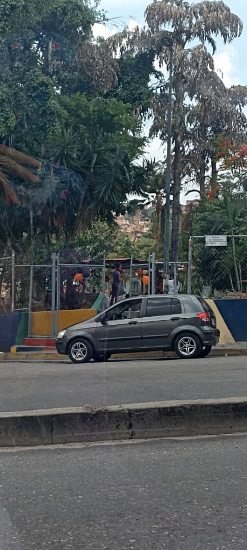 #11May24  Sr.<a href="/JoseVRangelA/">José Vicente Rangel A</a> ,Dip. <a href="/GabrielaEsSucre/">Gabriela Chacon</a> y  Sres  <a href="/ComisionPerman3/">Leoncio Martínez</a> ,actividad (fiesta) en el Parque Tamanaco de ls Urb. El Llanito,cuya custodia la detenta la Alcaldía,la comunidad del Llanito exige procedan a desalojar a esas personas <a href="/PolisucreOficia/">Policía Municipal de Sucre / Miranda</a> 
<a href="/infomacaracuay/">INFOMACARACUAY</a>