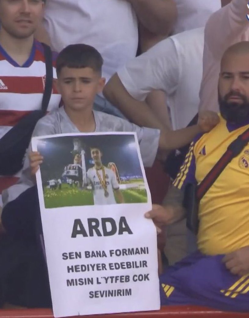 Arda Güler'in formasını isteyen minik taraftar.

#RealMadrid