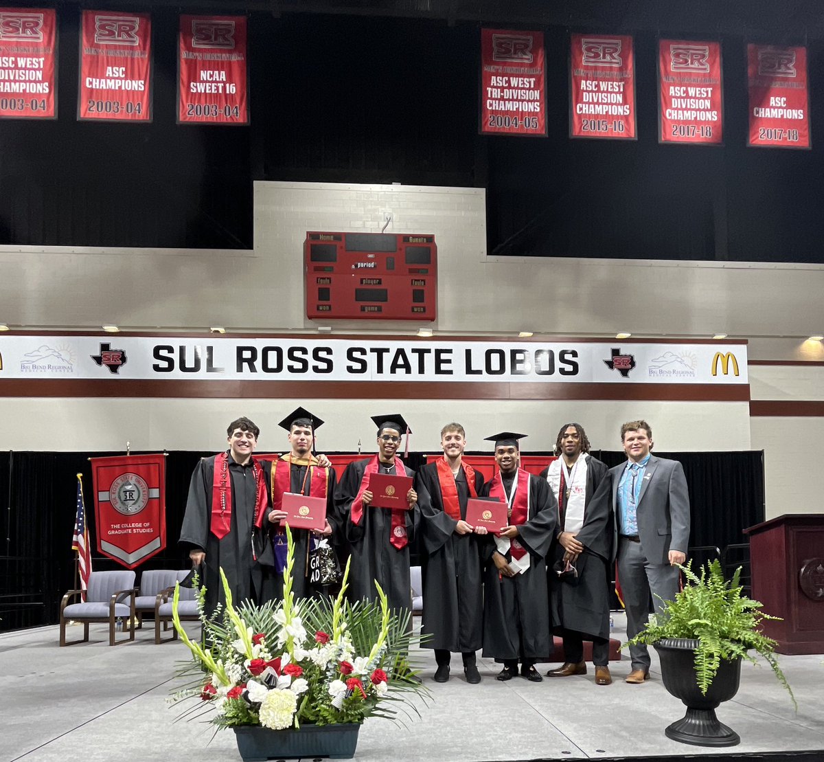 xavwebb22's tweet image. Yesterday was a special one! I got to see my first four year group walk the stage. Seeing these young men (tiny brains) start off as freshman and grow into men (big brain certified now) is truly a blessing. The amount of laughs, hardships, success, and memories