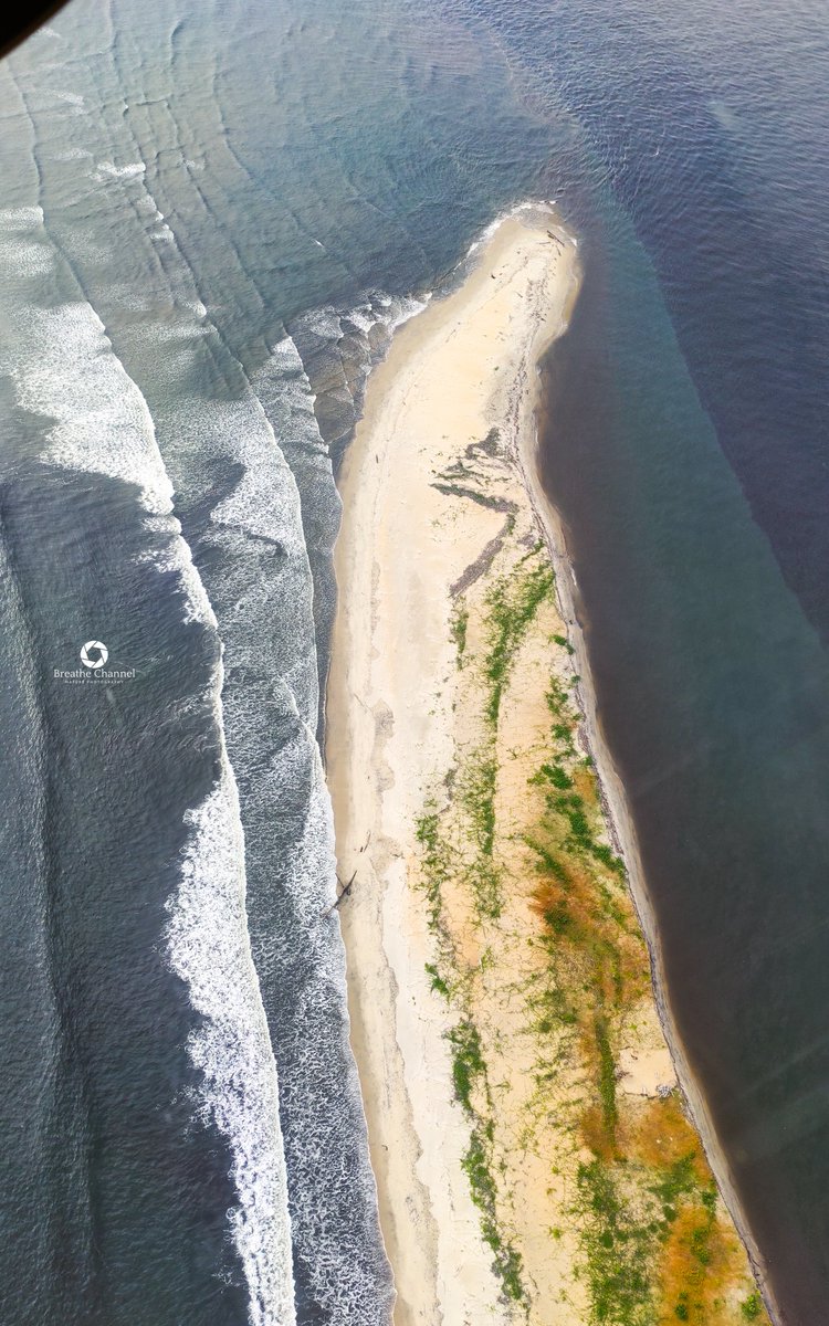 ericjoelmanej's tweet photo. Les plages vierges de ce pays sont innombrables. Celle ci est tout près de l'embouchure du Nyong à Malendè, Littoral, Cameroun. C'est la. Limite avec le Sud Cameroun. Ça mérite un RT. https://t.co/YB6T6N5j4d