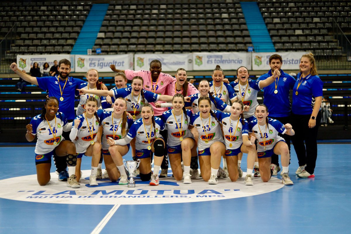 💥A la final del Campionat d'Espanya Juvenil Femení! 🤾‍♀El KH-7 BM Granollers ha superat aquesta tarda al Fundación Agustinos Alicante per un ajustadíssim 26 a 25! 🙌Enhorabona noies i a per totes! #HandbolCatalà 📷@bmgranollers