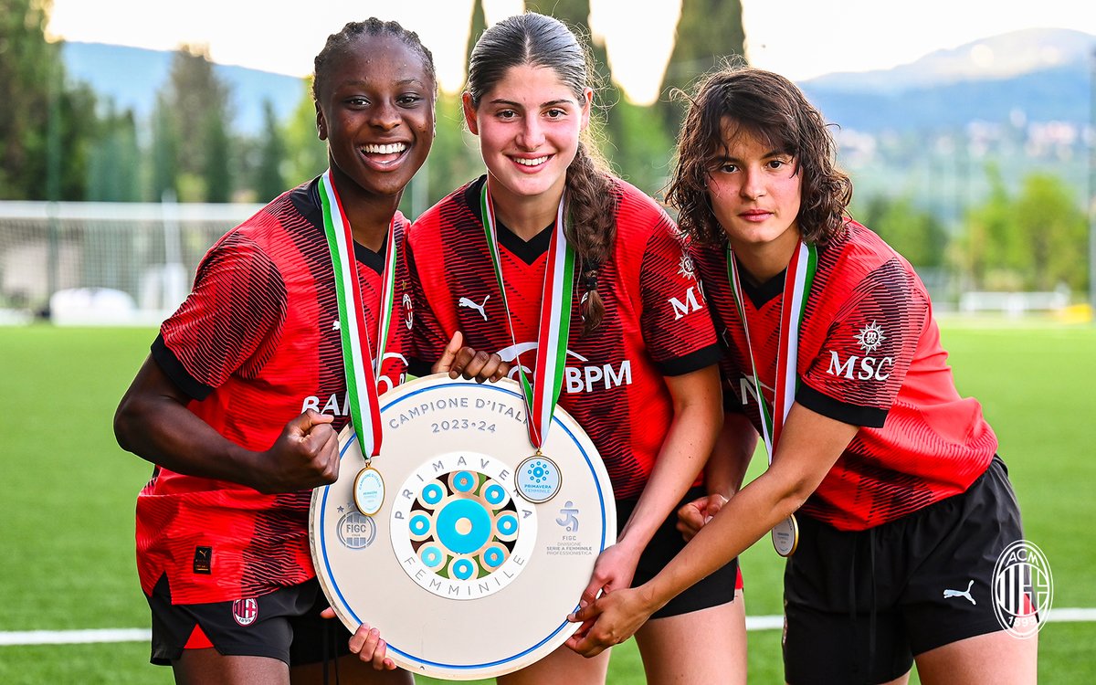 acmilanyouth's tweet photo. ⚽+⚽+⚽=🏆

#PrimaveraFemminile #SempreMilan https://t.co/79g3tn0Snb