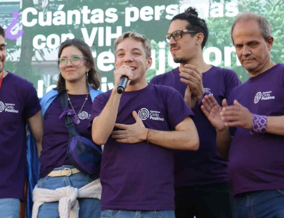 “Antes de dar un salto doy un paso pequeñito para atrás” dice Rozalén en mi canción favorita. 🌻 
Y yo este último tiempo necesité ese pasito para atrás para mimarme un poco. Para hacer algunas cosas para mí. 🫶 Para darle play a proyectos personales que había dejado postergados.