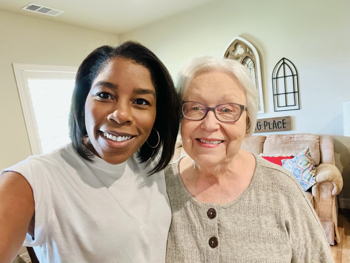 Wrapped up #TeacherAppreciationWeek with a visit to see my high school English teacher. Had Mrs. Linda Muhl three years in a row, reading classics and diagramming sentences 👩🏽‍🏫. Class of 2004 @mesquiteisdtx @HornJags. #PublicSchoolMatters