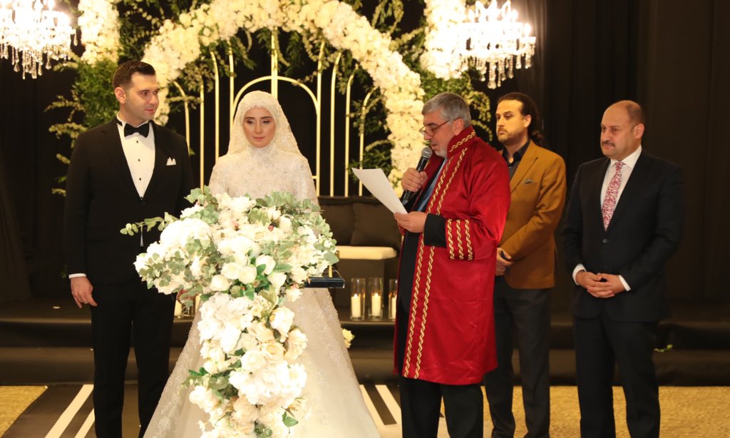 "Yanlış bildiğin yolda; herkesle yürüyeceğine, doğru bildiğin yolda; tek başına yürü..." Adlı Görsel ⤵️

Mehmet Kasım Gülpınar 🇹🇷 

@mkasimgulpinar_ 

#Şanlıurfa