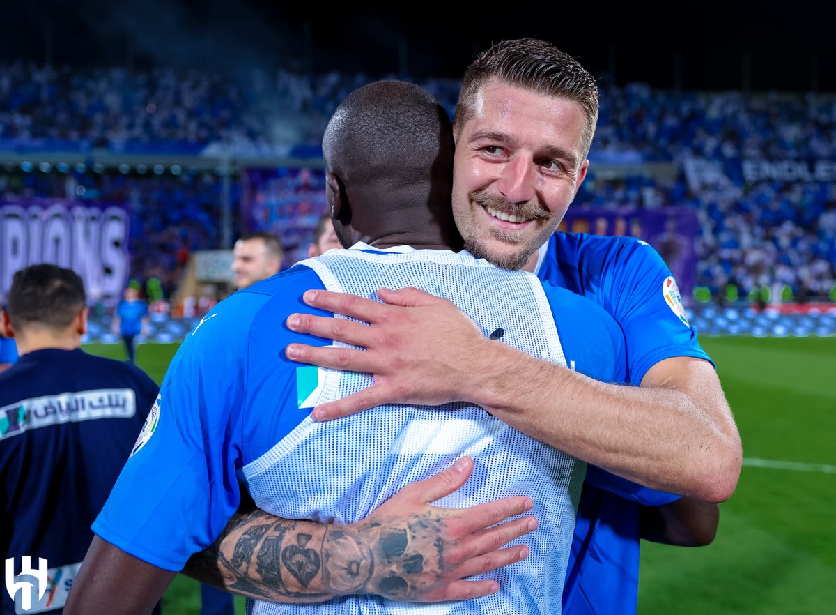 Alhilal_FC's tweet photo. يا هـلال.. طالت "أمانيهـم" بلمحـة من أمجـادك 🙋🏽‍♂️🏆💙 https://t.co/ujhRscCYuv