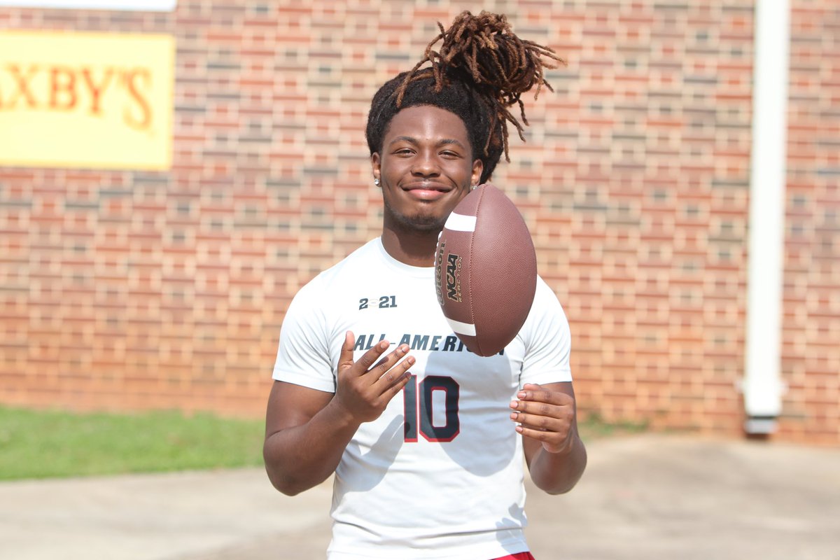2026 RB Jayreon Campbell added an offer from Georgia this weekend. The Bulldogs are immediately a contender in this talented RB’s recruitment. Campbell dives in on why. #GoDawgs Story: on3.com/teams/georgia-…