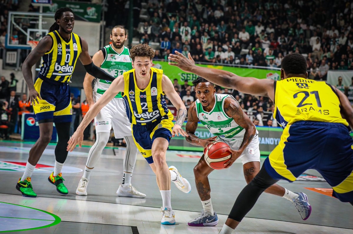 Türkiye Sigorta Basketbol Süper Ligi'nde Bursaspor İnfo Yatırım Fenerbahçe Beko'yu konuk etti. Bursaspor Info Yatırım, Fenerbahçe Beko'ya 112-116 mağlup olarak play-off biletini kaçırdı Haberi oku----> tinyurl.com/3cj6n5b8