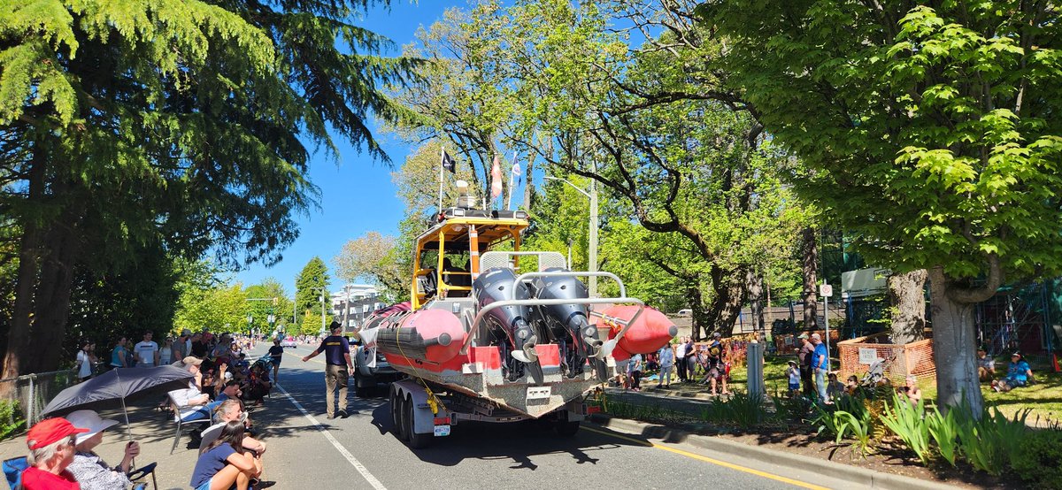Lovely day for the #Esquimalt Buccaneer Parade. Amazing pirates, floats, bands and more. It was great to see one of our @NoPanicMech Business customers in the parade too. The Royal Canadian Marine Search and Rescue boat, run by #volunteers and making a difference.