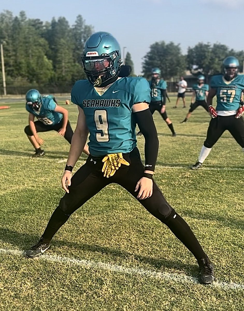 How are we feeling about the teal helmets? 🔥🔥 @Matthew_25_ @SLHSFBNextLevel @Andy_Villamarzo @PascoCountyFB