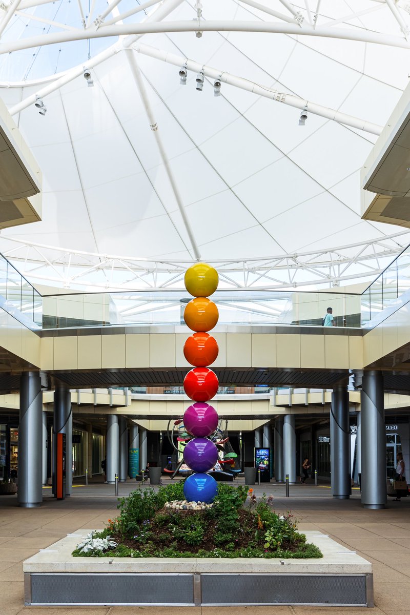 Check out the ‘Mood Sculpture’ by Tony Tasset as we celebrate #MentalHealthAwarenessMonth! Let the vibrant colors and smiling faces remind us that it’s okay to feel. Join us in promoting acceptance and belonging all May long. Presented by Summerlin Hospital Medical Center.