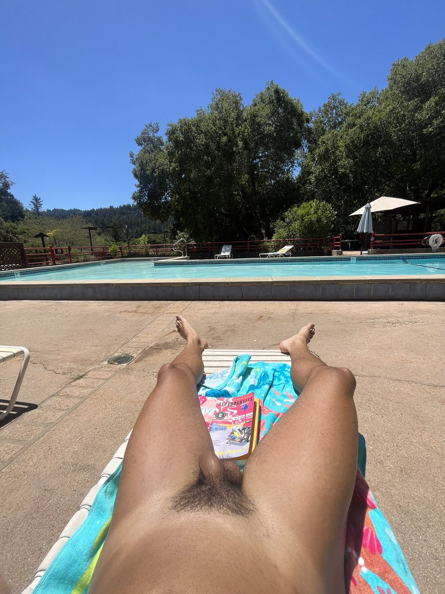 had the day to myself so decided to take a solo trip to one of my favorite nudist resorts!! i went on a hike, swam, and read by the pool, it was awesome 😁
all my nudist friends were busy on that day so i had to go by myself, but hopefully i can bring a friend with me next time