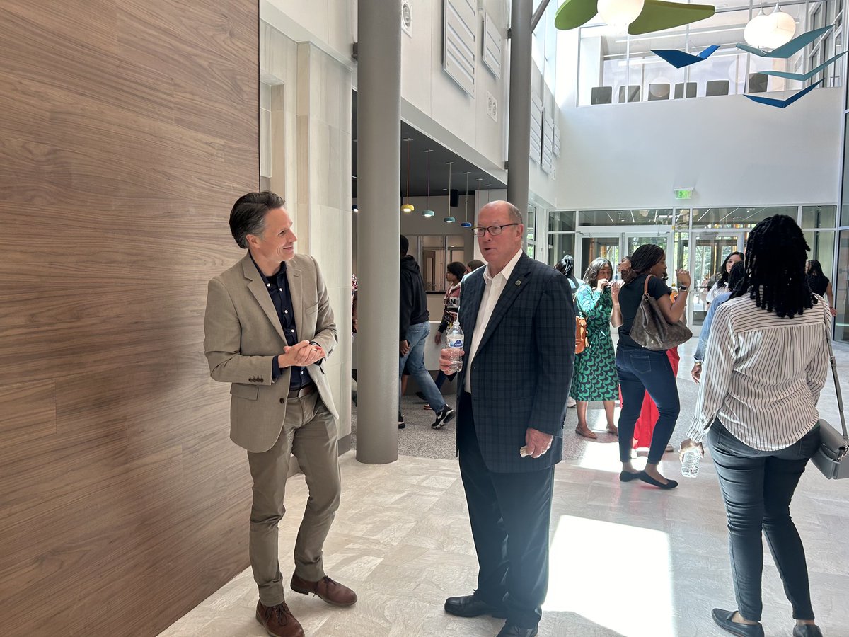 🏫 Visited the new Dr. Marian G. Lacey K-8 Academy in Little Rock. With 84 classrooms and a stunning façade, it’s set to be an exciting place for young minds. As Pulaski County Judge, I’m proud to prioritize learning environments. Go Lions! 🦁 #Education #Community