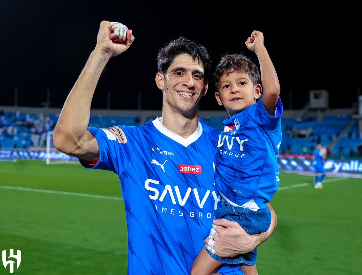 Alhilal_FC's tweet photo. .. وينشأ ناشئ الفتيـان منّـا 💙
على ما كـان عـوّده أبـوه 🏆

#الهلال_بطل_الدوري https://t.co/ORCwvPo9Wm