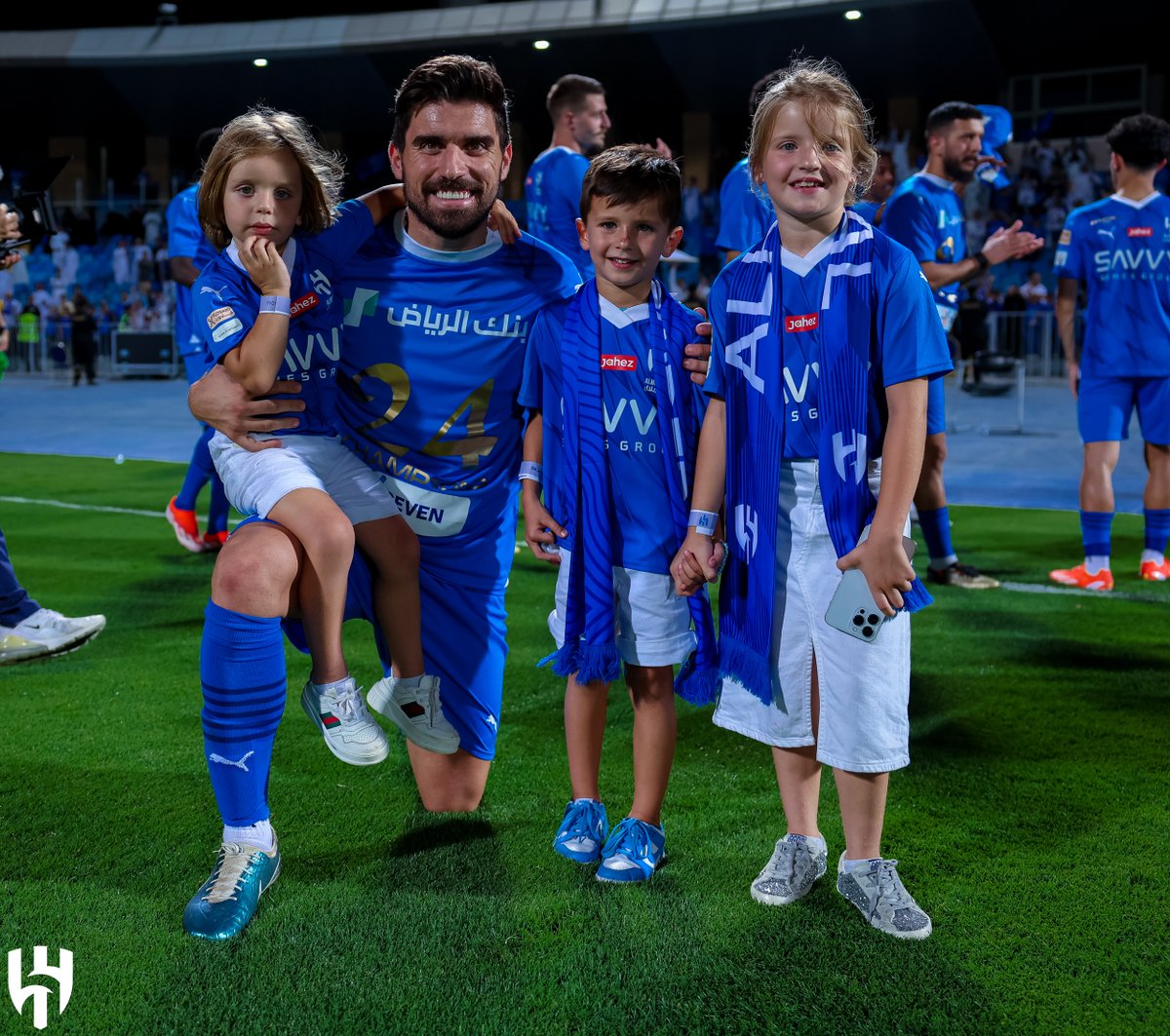 .. وينشأ ناشئ الفتيـان منّـا 💙
على ما كـان عـوّده أبـوه 🏆

#الهلال_بطل_الدوري