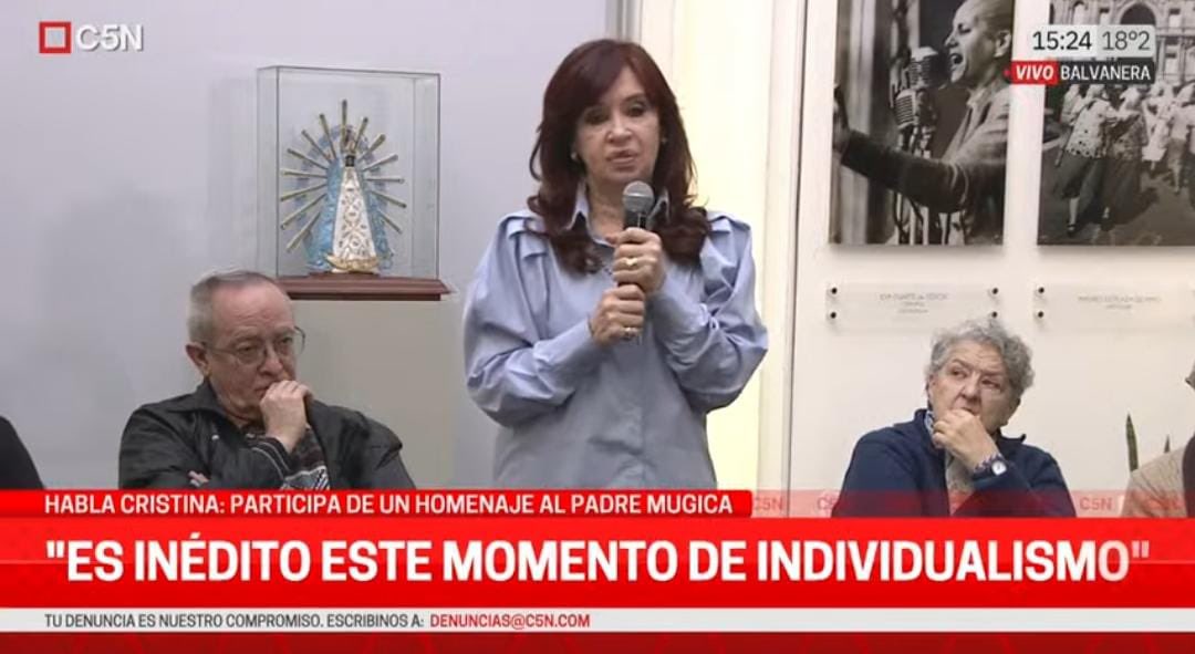 Cristina Kirchner está en el Instituto Patria diciendo que 'es momento de hablar de los que más tienen'. Dale, Cris. Explicanos cómo habiendo vivido toda tu vida del Estado tenes 30 propiedades, tu hija U$S 6.000.000 y Máximo cientos de millones de patrimonio. Empezá, dale 🙂