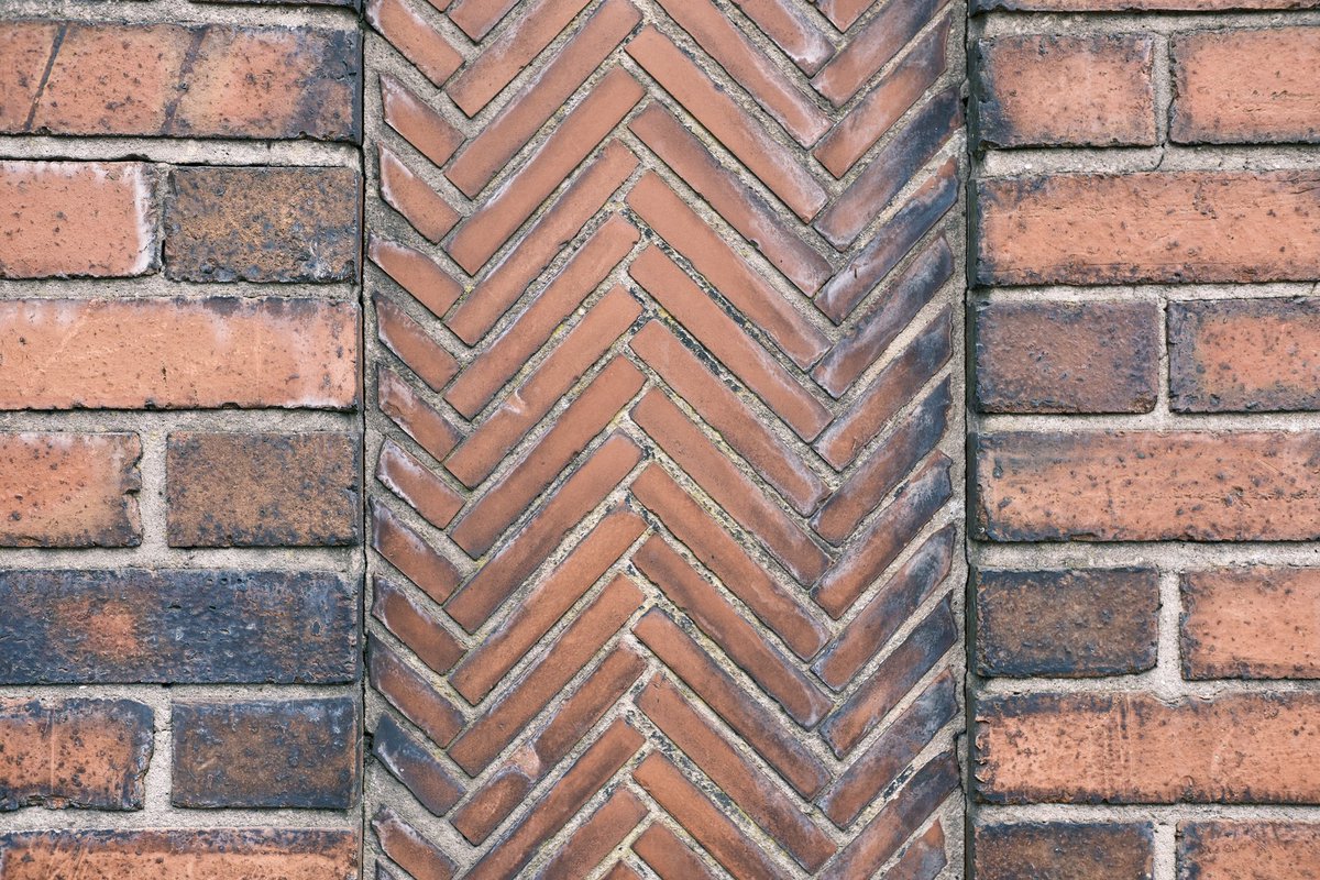 It tickled me, last week, when at one of the stops on the World Craft City itinerary the jurors hopped out of the minibus and immediately pored over the venue’s brickwork. Now look at me, nice brick n tile work I came across in Burslem today… #StokeonTrent