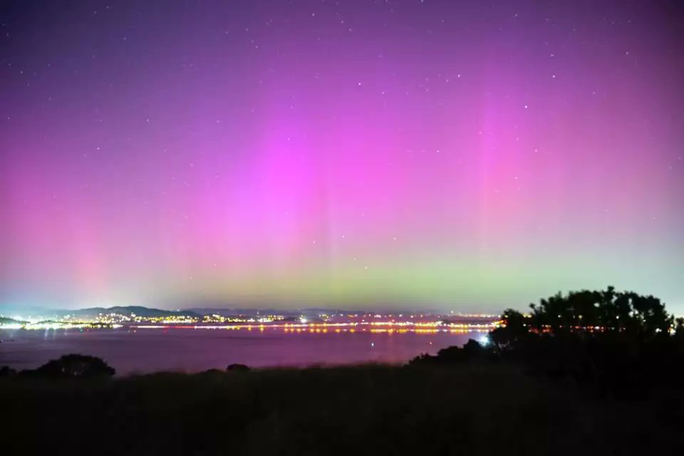 Northern lights illuminate the San Francisco Bay Area night sky 📝: sfgate.com/local/article/…
