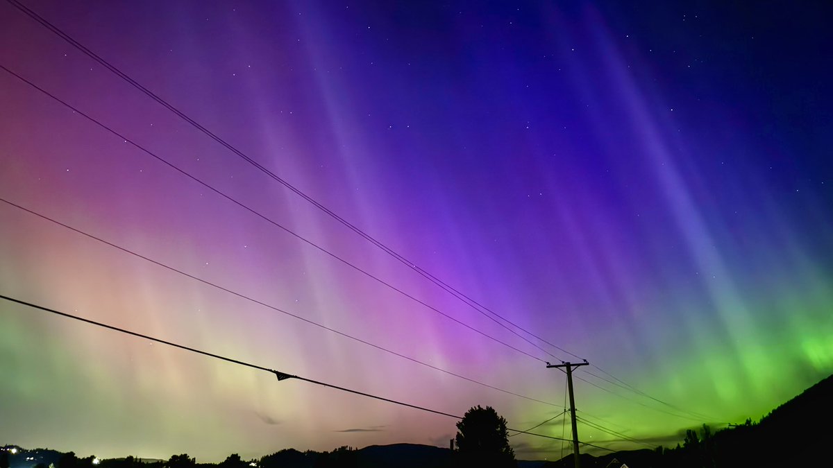 All the colours of the rainbow in this #AuroraBorealis pic from just outside #MissionBC in #BC’s #FraserValley an hour outside Vancouver. While I had initially thought I’d rather the @bchydro lines not be there, when you get colours like this… 𝑱𝒖𝒔𝒕 𝑻𝒂𝒌𝒆 𝑻𝒉𝒆…