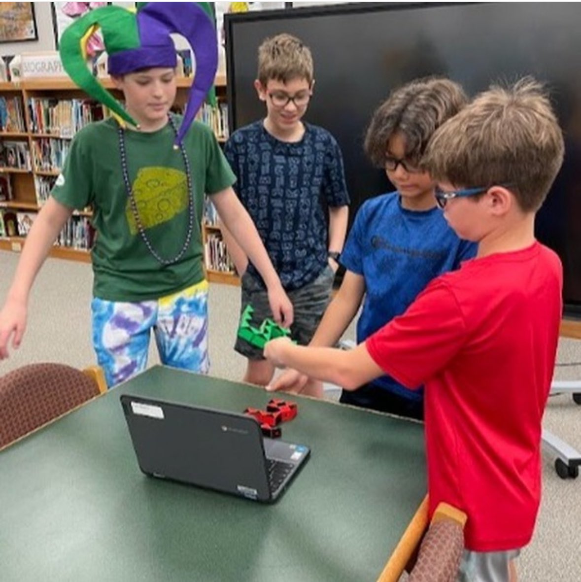 Our Game Design Club students loved sharing their original games with @LWBushElem students this week! Thanks to LWBE library and 5th graders for hosting our Eagles! #SoaringTogether💙🦅💛 @LeanderISD_Lib