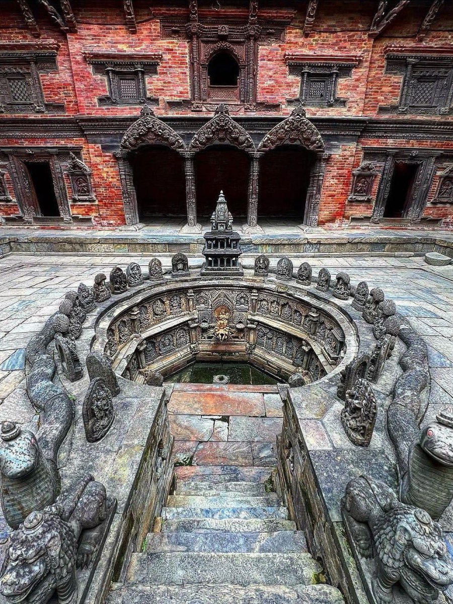 Tusha Hiti, used for meditation and royal cleansing purposes by Malla Kings, at one of the courtyards of Patan Palace. Early 17th century, Nepal.