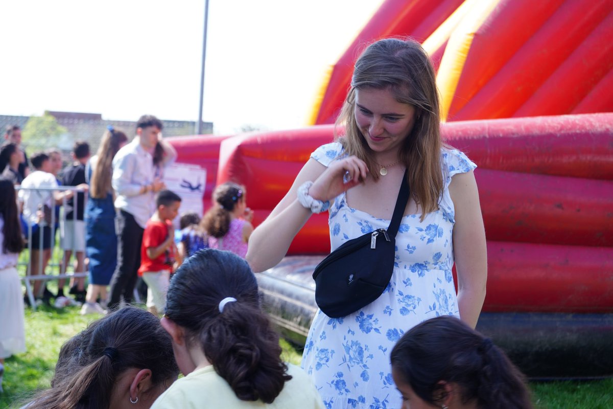 Une belle journée pour se rappeler de voter @ManonAubryFr le 9 juin ! ☀️ 📍Kermesse populaire - Lille Sud