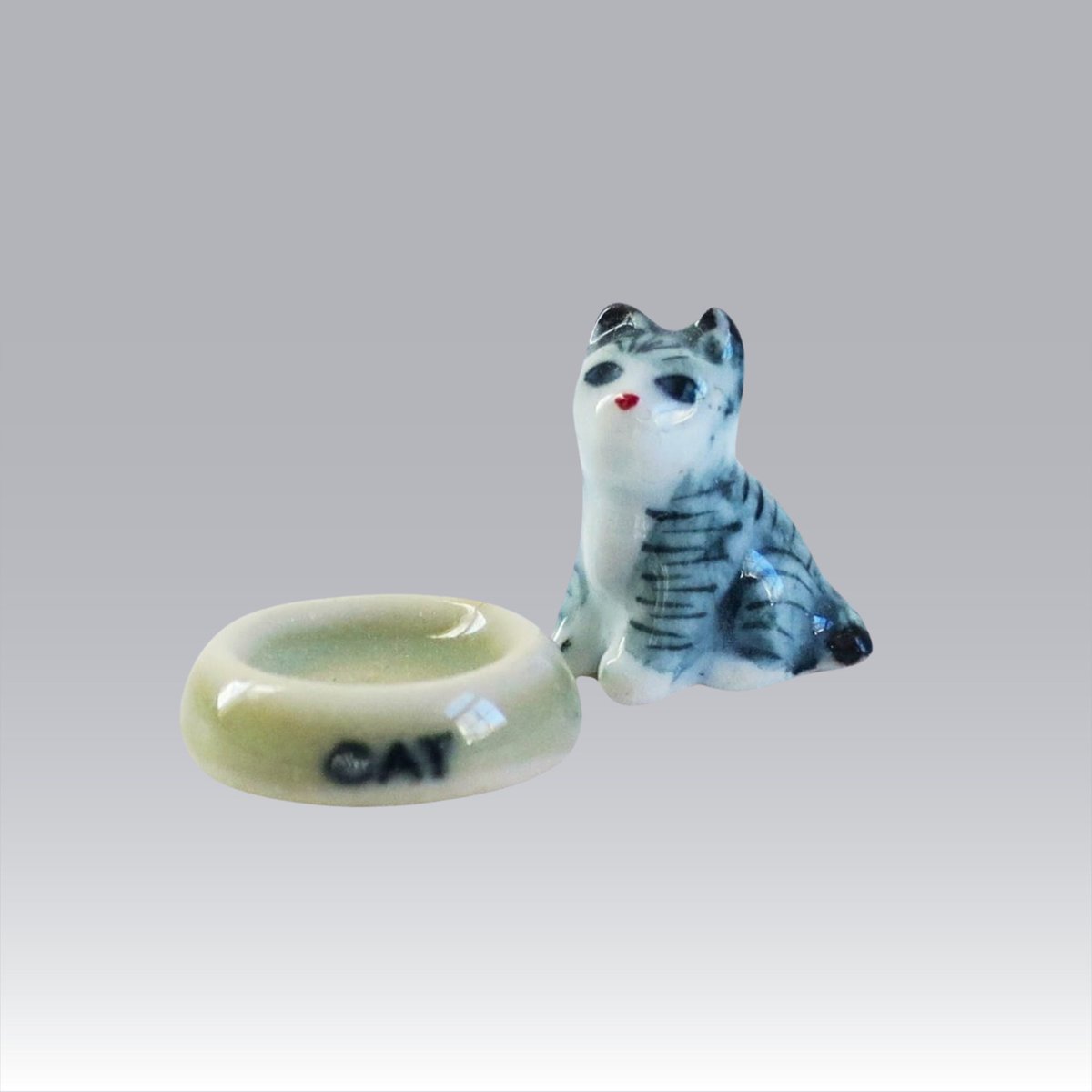 Micro 1:144 scale Gray Tabby Cat Figure with Bowl, Dollhouse Pet tuppu.net/2a91fe7c #SMILEtt23 #VintageFun #SwirlingOrange11 #Etsyteamunity