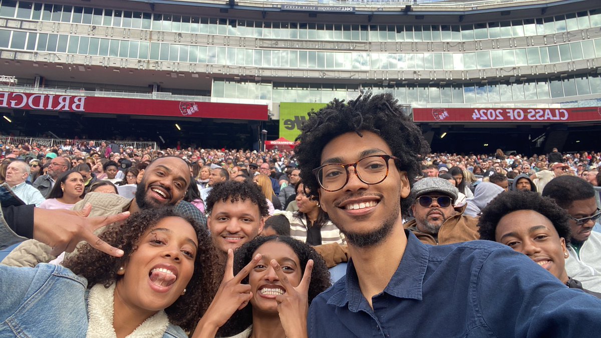 thedommmm's tweet photo. TJ WE LOVE YOU #BSUgrad24 #bsugrad2024 https://t.co/XQ4icmnG8d