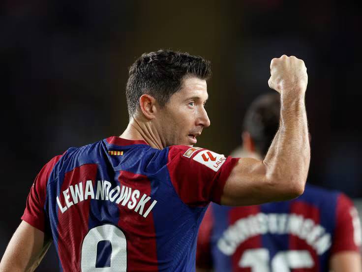 🚨| JUST IN: Pini Zahavi will meet with Deco and Laporta next week to discuss Robert Lewandowski's future. Xavi is OPEN to the idea of selling Lewy, as he believes it will allow the club to sign other players. Barça won't force Lewy to leave in any case. [@ferrancorreas] #fcblive
