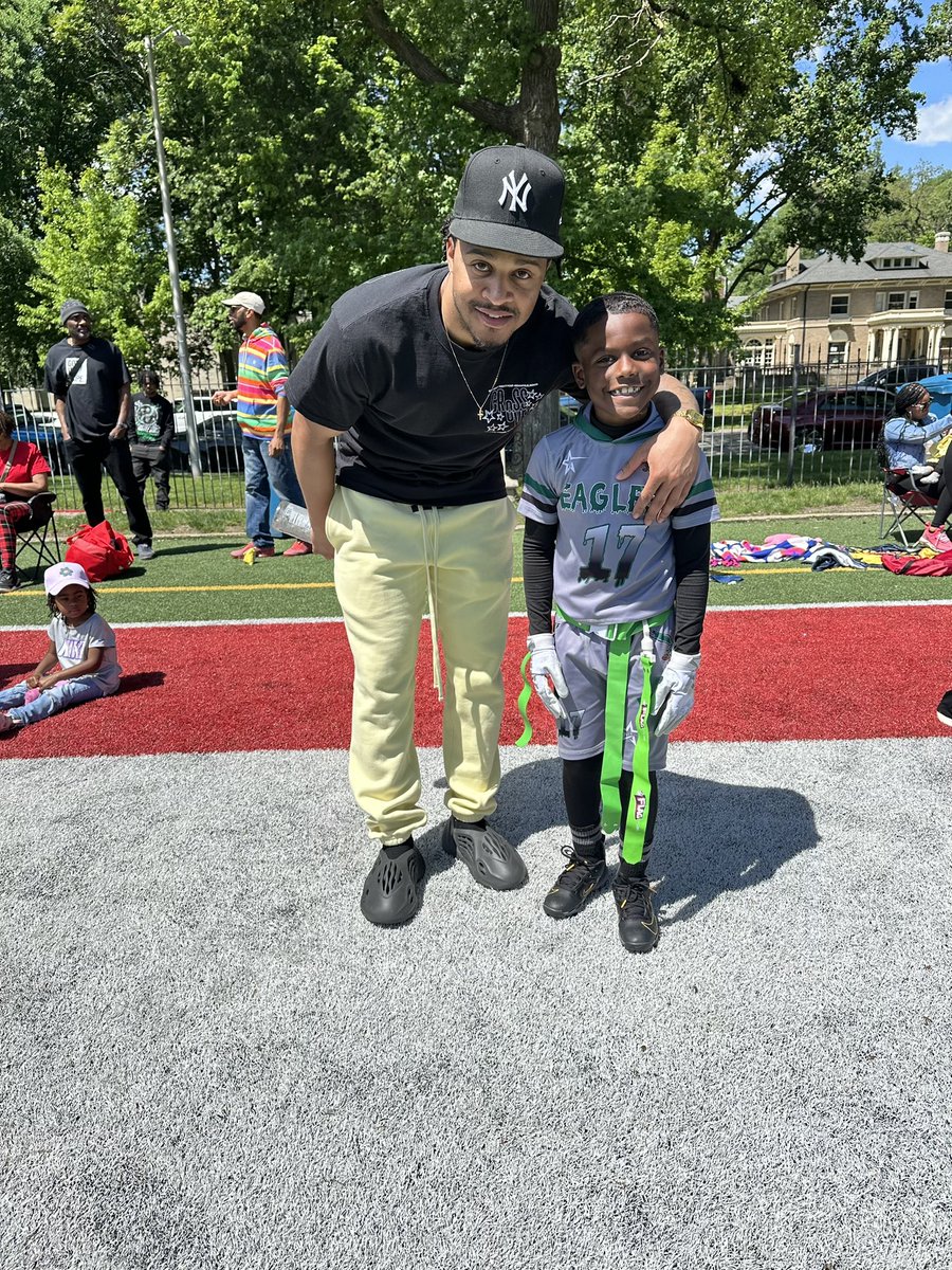 💡STUDENT SPOTLIGHT🔦 Aiden, Xavier, and Jeremiah are 1️⃣st graders in Mr. Howard’s class. Mr. Howard caught Aiden & Xavier’s baseball game. Jayce, a 1️⃣st grader in Mrs. McDaniel’s, is on the team too! He also caught Jeremiah’s football game. #ProudPrincipal #RelationshipsMatter