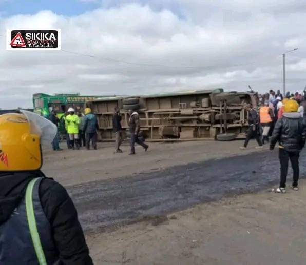 Jogoo Road buruburu interchange junction is a red spot and many drivers always opt to use it to join buruburu at the wrong side. What happened today should be an eye opener to the @ntsa_kenya And @NPSOfficial_KE @kipmurkomen And the other road users at large. @Ma3Route