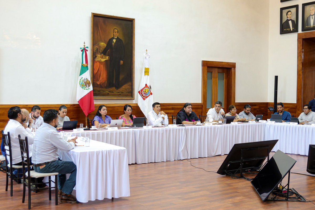 Cada vez falta menos para la #Guelaguetza2024. Por eso, hoy nos reunimos para dar seguimiento a la organización y logística de la máxima fiesta de las y los oaxaqueños. Daremos al mundo, una muestra de la grandeza y riqueza cultural de nuestros pueblos, ¡Somos el corazón cultural…