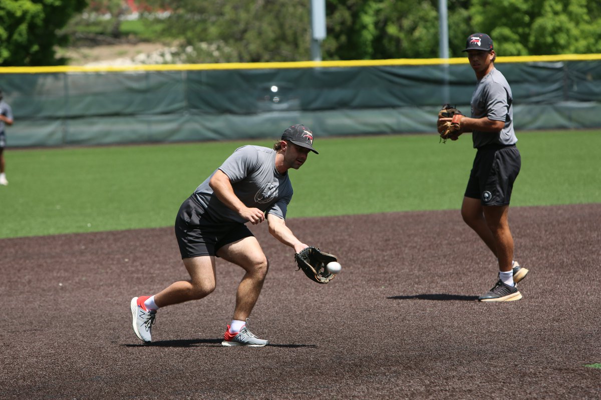 Day one in Nebraska, getting the bodies ready for Monday. Huge shoutout to <a href="/BUBruinBaseball/">Bellevue U. Baseball</a> for the practice field!

#FuelTheFire🔥