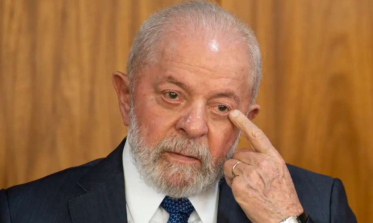 Nilton39388904's tweet photo. Governo sem apoio dos deputados, senadores, governadores, prefeitos, vereadores, do povo. O que falta para um bom e forte pé na bunda. ? https://t.co/SF3lwZ85L5
