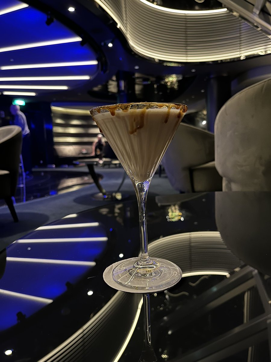 Spectacular views at dinner last night in the Yacht Club Restaurant onboard MSC Virtuosa 🤩 ☀️ @MSC_Cruises_UK 

The staff, service and food has been excellent throughout 🍽️ 🥂 especially the Salted Caramel Martini 🍸 

#Cruise #Cruising #MSCVirtuosa #Vlog #Food #Martini #Views