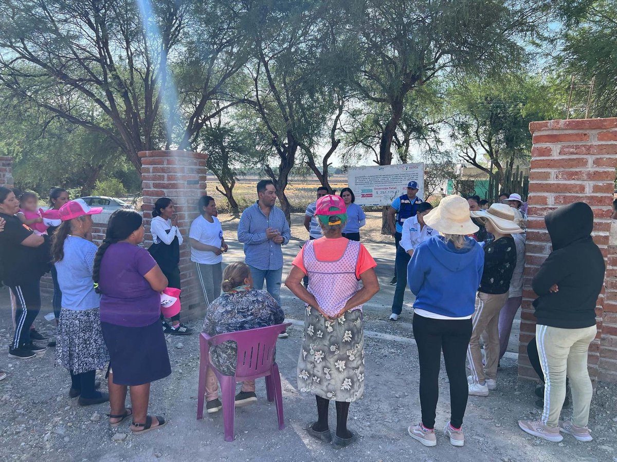 tanamachip's tweet photo. Desde el primer día de este viaje juntos, me comprometí a no dejar ninguna voz sin escuchar, ninguna comunidad sin visitar, y ningún sueño por cumplir.
Cada rincón de Romita y su gente es importante para mí. Sigo tocando puertas en todos los rincones de nuestro municipio
#VaXTi💙 https://t.co/ZTZJoJvCkm