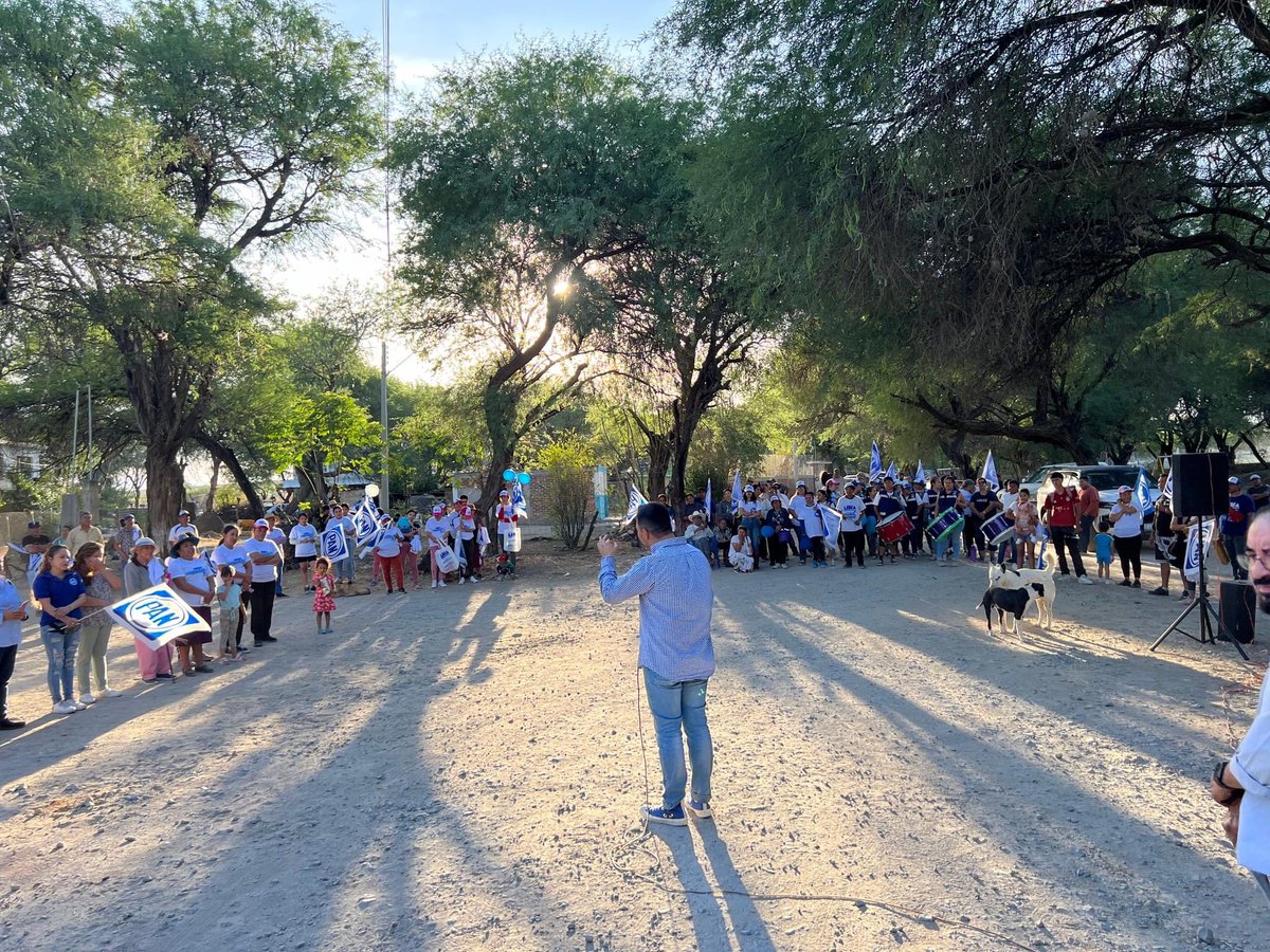 tanamachip's tweet photo. Desde el primer día de este viaje juntos, me comprometí a no dejar ninguna voz sin escuchar, ninguna comunidad sin visitar, y ningún sueño por cumplir.
Cada rincón de Romita y su gente es importante para mí. Sigo tocando puertas en todos los rincones de nuestro municipio
#VaXTi💙 https://t.co/ZTZJoJvCkm