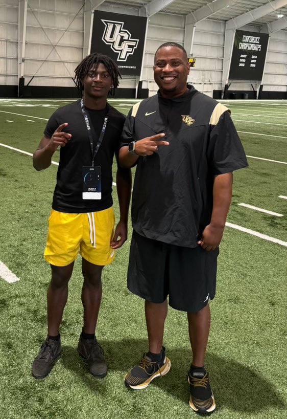 Thanks to @JerisMcIntyre for his time today at UCF had an amazing time!🩶 @UCF_Football