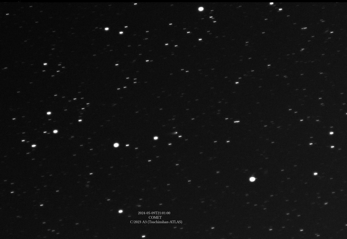 DominiqueTouzan's tweet photo. Comète C/2023 A3 (Tsuchinshan-ATLAS) soirée du 9 mai 2024. temps de pose cumulé 30 min. Bien visible avec l'instrument même à 40° au dessus de l'horizon. imx477 et l'objectif de 85 mm de focale, #PI4, #indilib, #indi_pylibcamera, #ccdciel, @SiriL_Official https://t.co/OmGwOOulCz