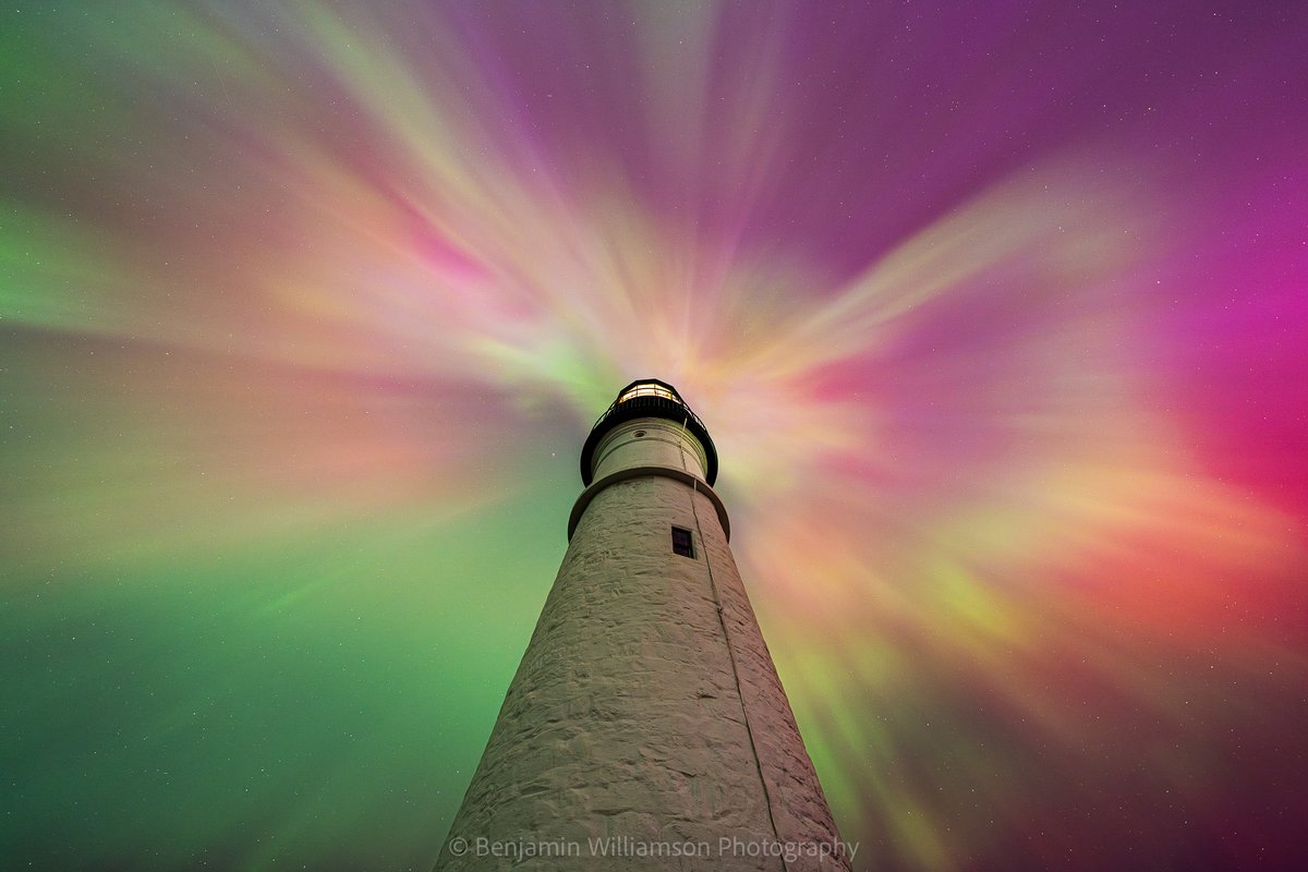 When I saw the auroral corona appearing overhead, I knew exactly where I wanted to run to capture it, to the base of the lighthouse so I could have it pointing right into it. #Maine #NorthernLights #Auroraborealis