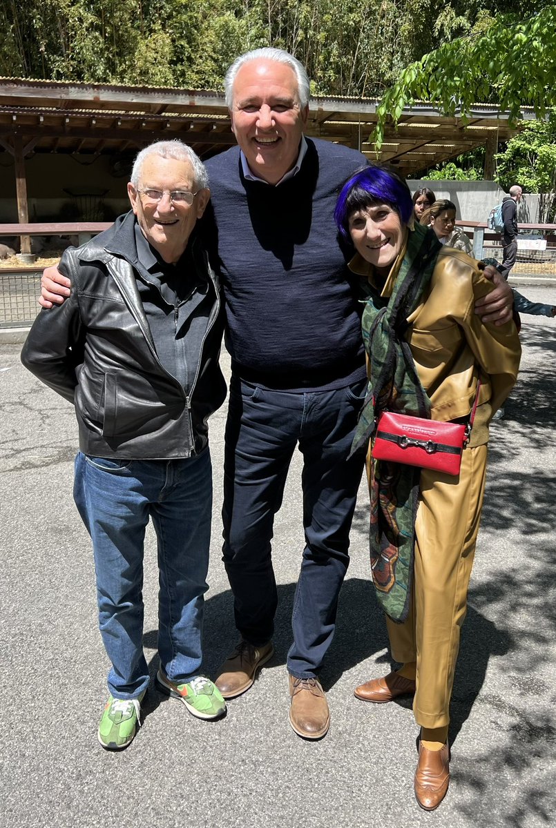A champion for nature and people @rosadelauro joins WCS’s @JohnCalvelli at the @BronxZoo today.
