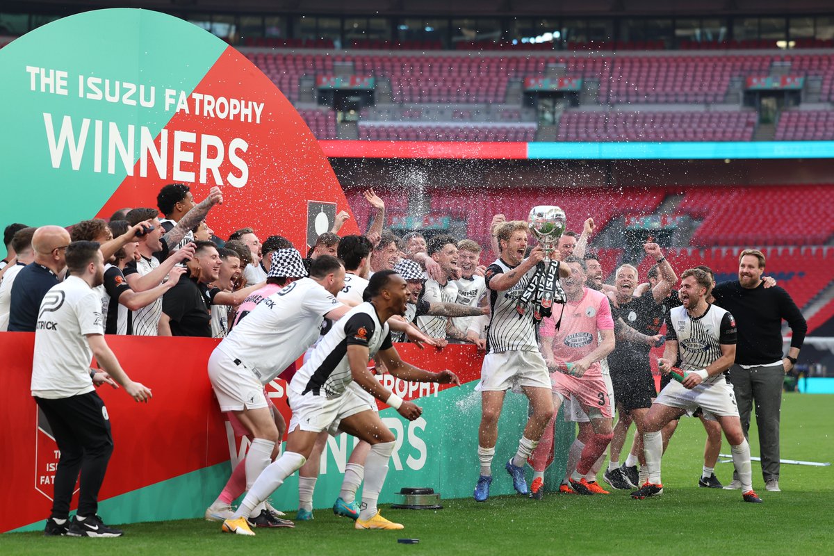 Congratulations to the 2024 @Isuzuuk #FATrophy winners, @GatesheadFC! 🏆⚪️⚫️

#NonLeagueFinalsDay