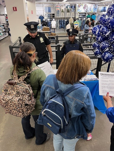 Great event today at Old Navy. They hosted their annual Child Safety event. Our Crime Prevention Officer PO Thomas was there distributing valuable information to keep our community safe.