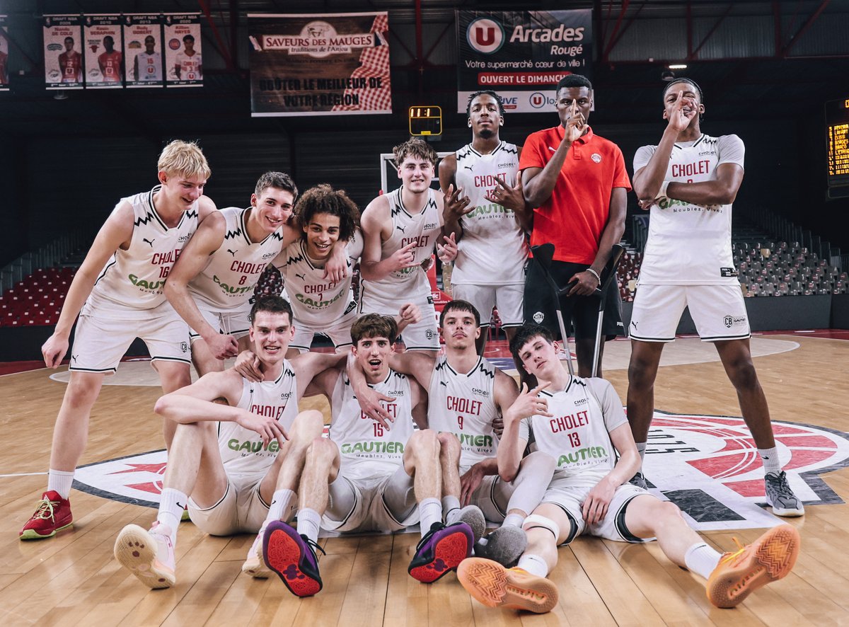 Malgré leurs 21 victoires cette saison, nos Espoirs de l'Académie Gautier Cholet Basket terminent aux portes du Trophée du Futur et ne pourront pas remettre en jeu leur titre.

Bravo tout de même pour cette belle saison 👍

#ESPOIRSBetclicELITE #ACADEMIEGAUTIERCB #CBFAMILY